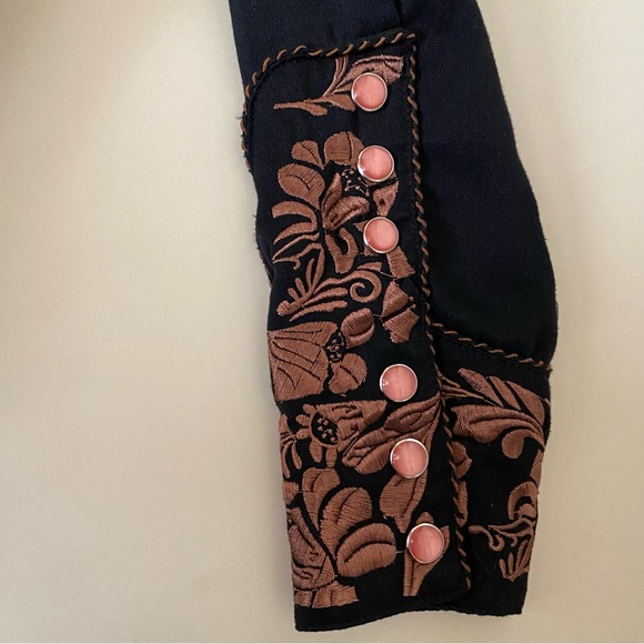 Scully Floral Embroidered Western Shirt - Picture 12 of 13